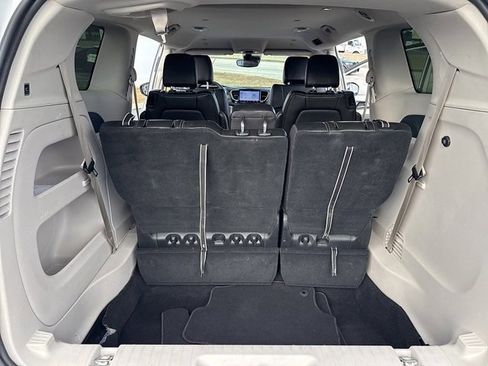 Used 2024 Chrysler Pacifica Touring-L image 13