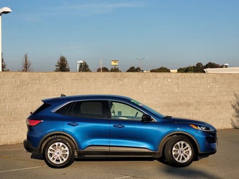 Certified 2022 Ford Escape SE w/ Convenience Package image 3