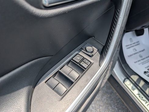 Used 2021 Toyota RAV4 XLE FWD image 9