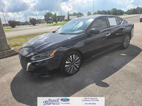 Used 2023 Nissan Altima 2.5 SV w/ SV Premium Package FWD image 1