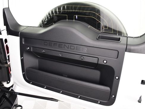 Used 2024 Land Rover Defender 130 X-Dynamic SE AWD/4WD image 24