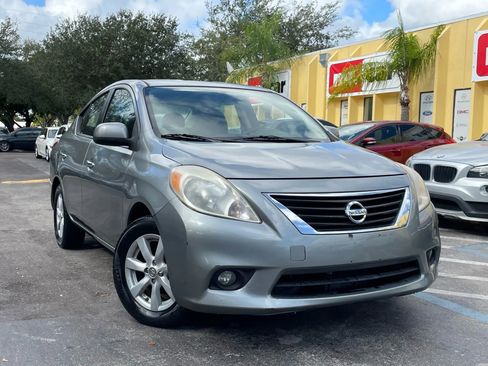Used 2012 Nissan Versa SL image 1