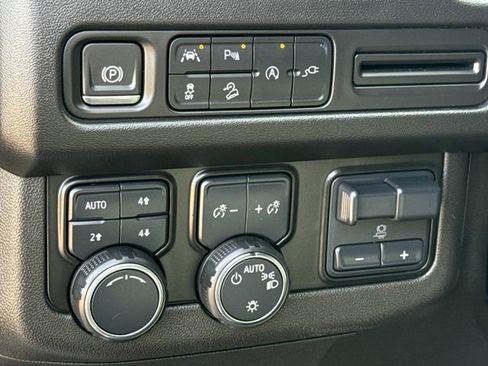 Used 2021 Chevrolet Tahoe Z71 w/ Z71 Signature Package image 25