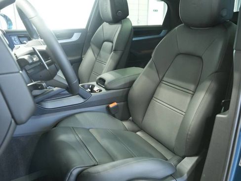 New 2026 Porsche Cayenne Coupe AWD/4WD image 5