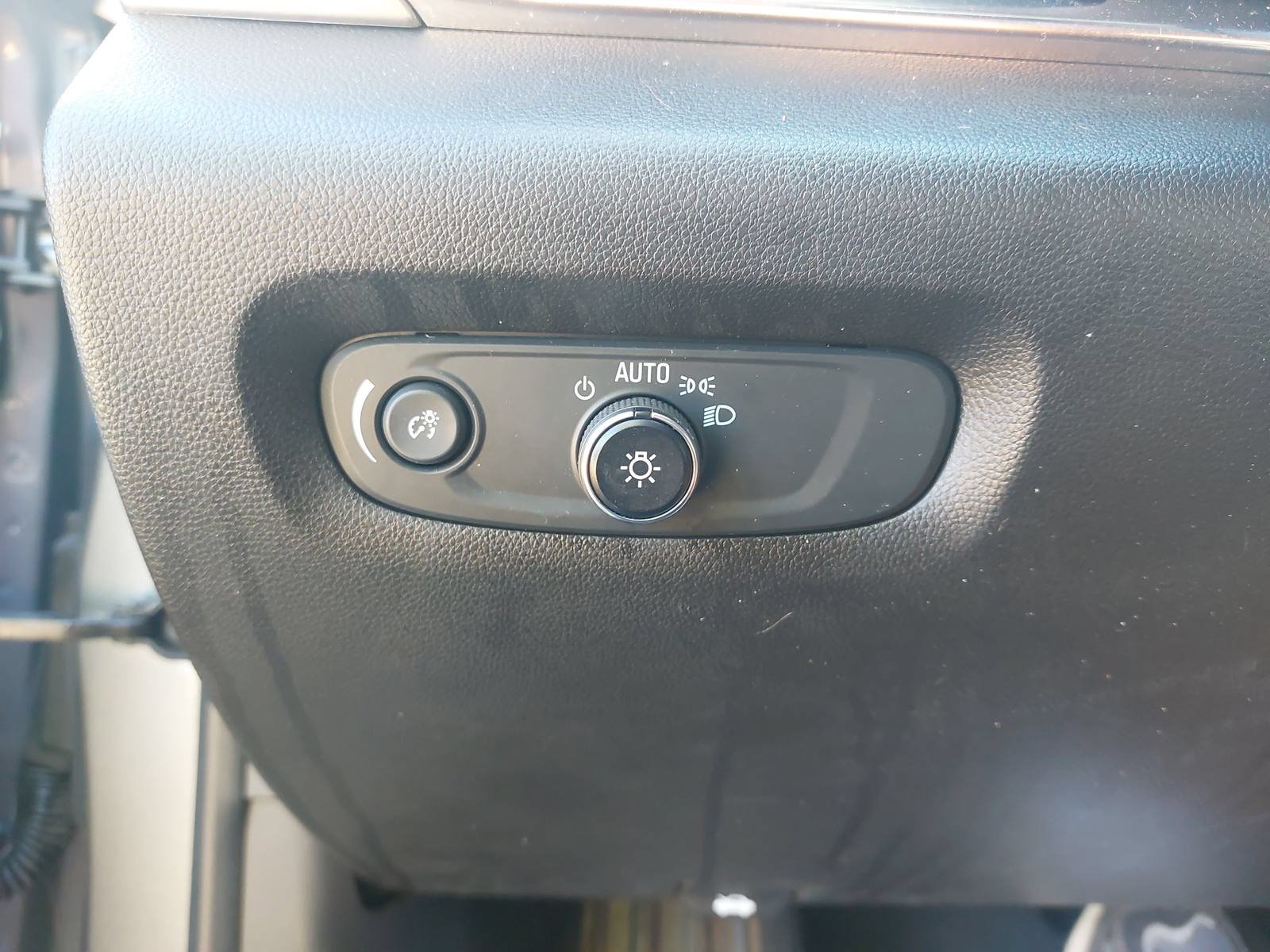 Used 2021 Chevrolet Traverse LS FWD image 24