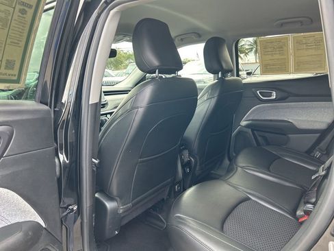 Certified 2022 Jeep Compass Latitude image 32