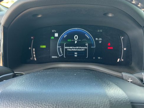 Used 2025 Toyota Camry SE image 9