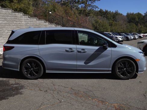 Used 2023 Honda Odyssey Sport image 4