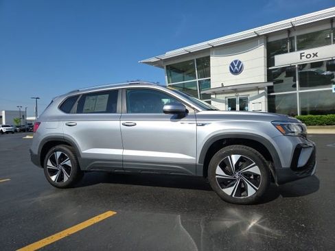 Used 2023 Volkswagen Taos SE AWD/4WD image 1