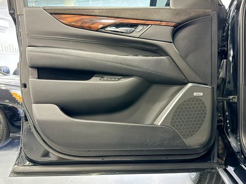 Used 2015 Cadillac Escalade Premium RWD image 38