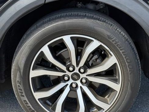 Used 2020 Ford Explorer ST image 9