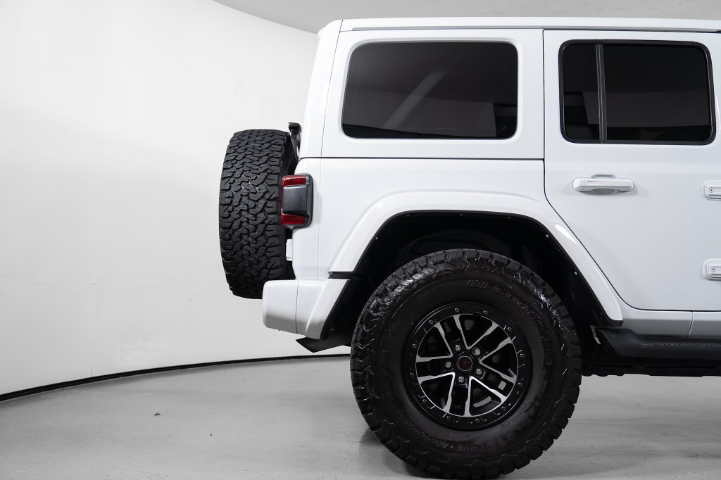 Used 2022 Jeep Wrangler Unlimited Sahara AWD/4WD image 6
