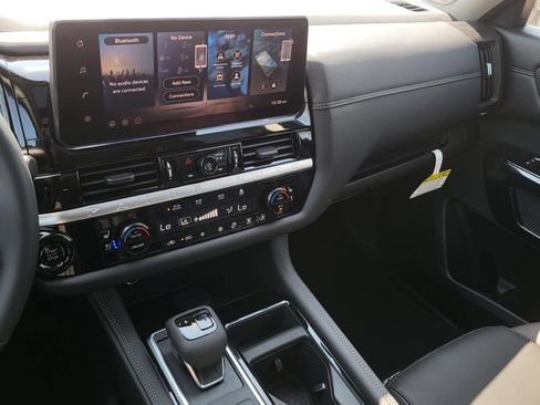 New 2026 Nissan Pathfinder Platinum FWD image 22