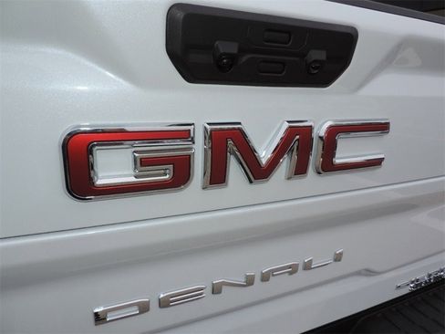 New 2026 GMC Sierra 2500 Denali w/ Denali Reserve Package image 12