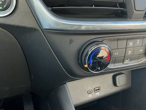 Used 2024 Buick Encore GX Preferred FWD image 17