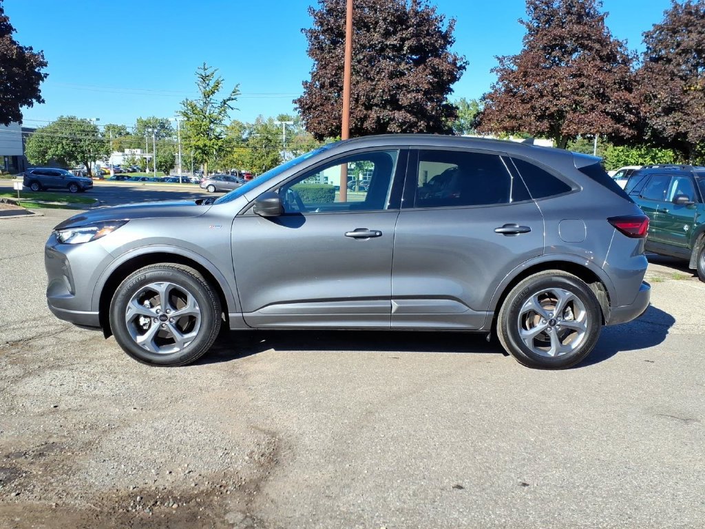 Used 2024 Ford Escape ST-Line w/ Tech Pack #1 AWD/4WD image 2