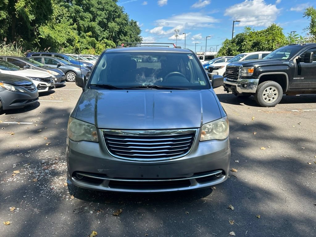 Used 2013 Chrysler Town & Country Touring FWD image 8
