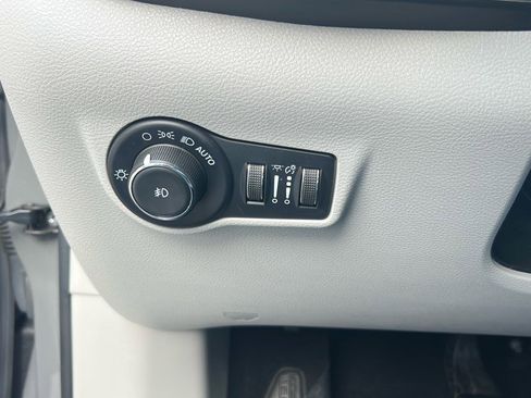 Used 2022 Jeep Compass Limited w/ Mopar Graphics Package image 15