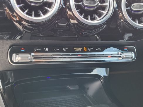 Used 2025 Mercedes-Benz CLA 250 4MATIC image 21