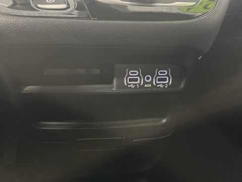 Used 2024 Chrysler Pacifica Limited FWD image 20