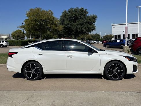 New 2025 Nissan Altima 2.5 SR image 3