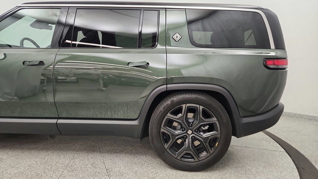 Used 2025 Rivian R1S Adventure Dual AWD/4WD image 28