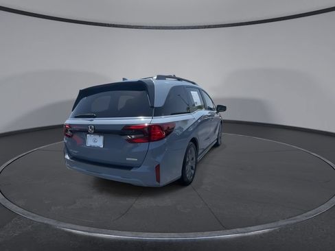 Used 2025 Honda Odyssey Touring image 7