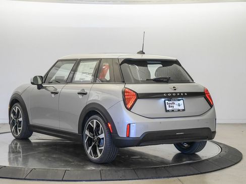 New 2026 MINI Cooper 4-Door Hardtop FWD image 2