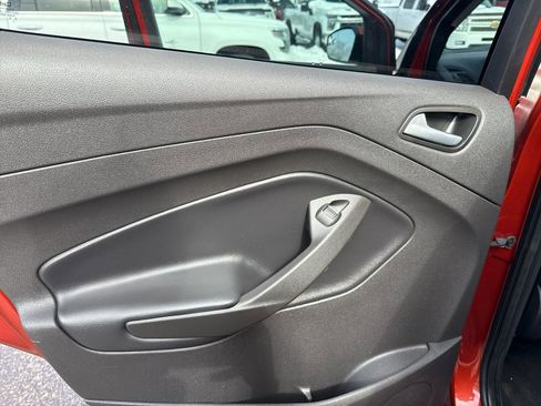 Used 2019 Ford Escape SE image 30