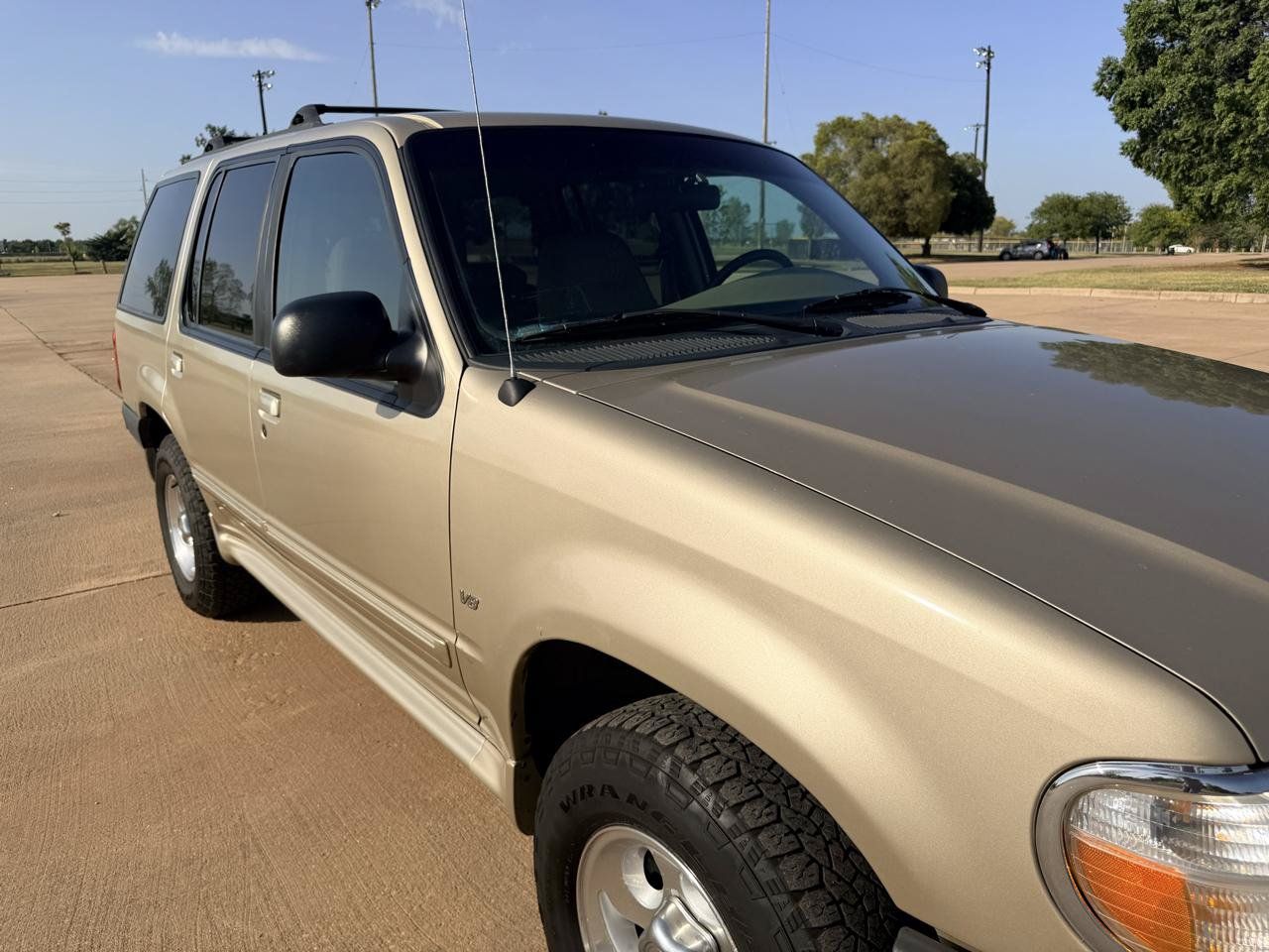 Used 1999 Ford Explorer XLT RWD image 21