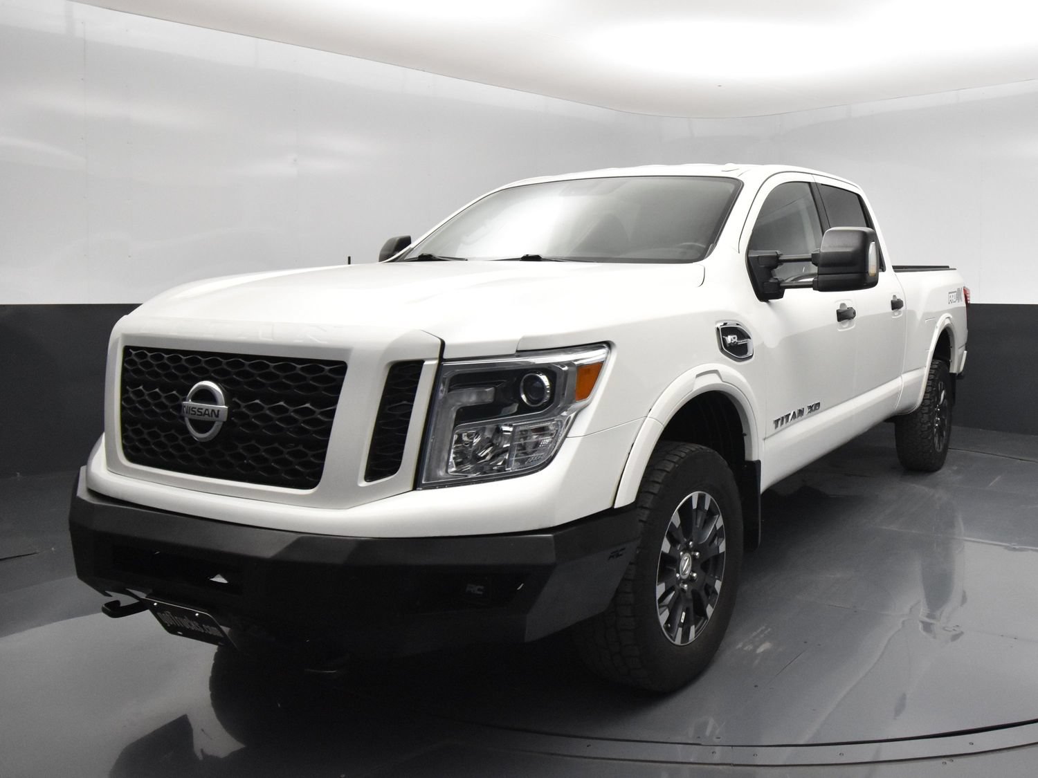 Used 2018 Nissan Titan PRO-4X w/ Pro-4x Utility Package AWD/4WD image 2