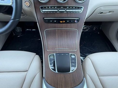 Used 2022 Mercedes-Benz GLC 300 4MATIC image 25