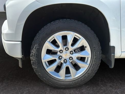 Used 2023 Chevrolet Silverado 1500 Custom RWD image 9