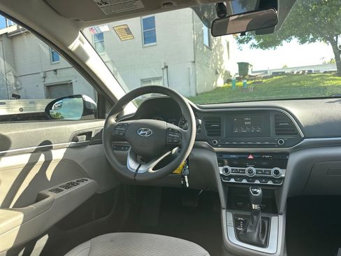 Used 2020 Hyundai Elantra SE w/ Cargo Package (C1) FWD image 8