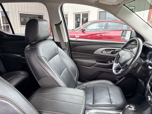 Used 2019 Chevrolet Traverse LT w/ LPO, Floor Liner Package FWD image 10