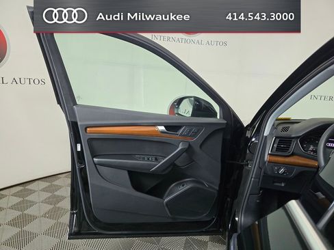 Used 2023 Audi Q5 2.0T Premium w/ Convenience Package AWD/4WD image 12