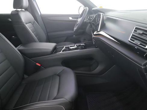 Used 2025 Volkswagen Atlas Cross Sport SEL R-Line AWD/4WD image 33