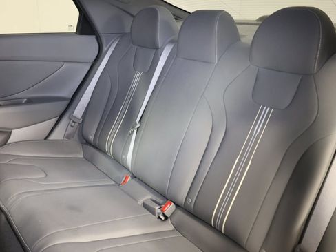 Used 2023 Hyundai Elantra SEL w/ Convenience Package image 11