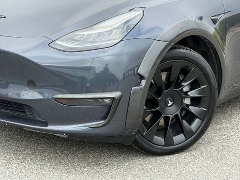 Used 2022 Tesla Model Y Long Range AWD/4WD image 3