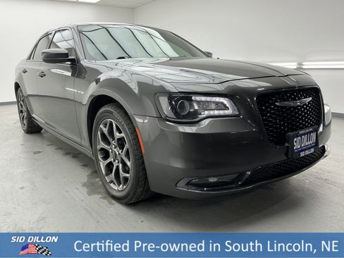 Used 2018 Chrysler 300 S image 3