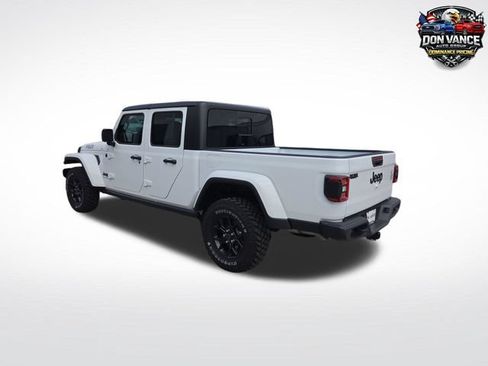 Used 2024 Jeep Gladiator Sport AWD/4WD image 3