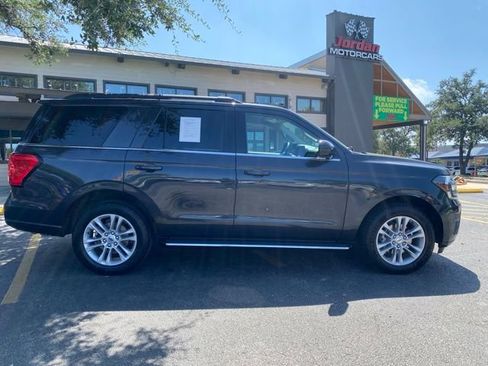 Used 2022 Ford Expedition XLT AWD/4WD image 6