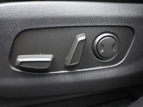 Used 2022 Kia Carnival LX FWD image 10