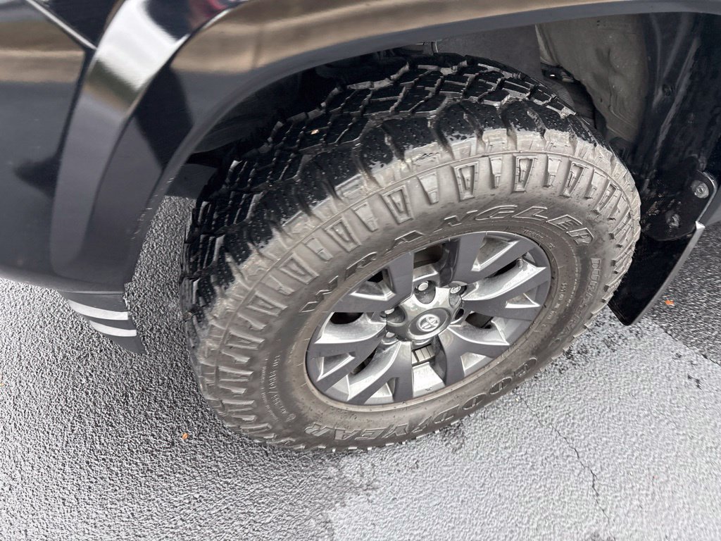 Used 2021 Toyota Tacoma SR5 w/ SR5 Appearance Package (SM) RWD image 9
