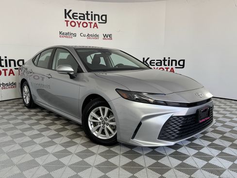 Used 2025 Toyota Camry LE FWD image 3