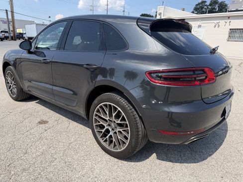 Used 2018 Porsche Macan AWD/4WD image 3