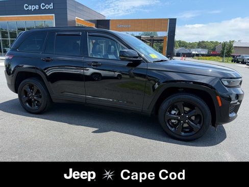 Used 2023 Jeep Grand Cherokee Limited w/ Black Appearance Package AWD/4WD image 1