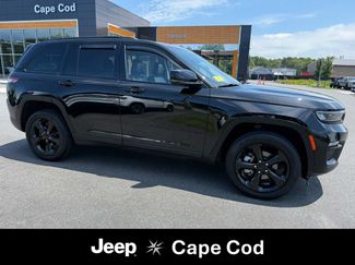 Used 2023 Jeep Grand Cherokee Limited w/ Black Appearance Package AWD/4WD video 1