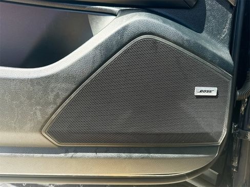 Used 2019 Porsche Cayenne w/ Premium Package image 20