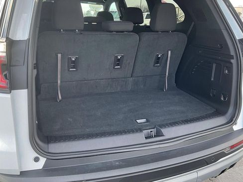 Used 2025 GMC Acadia Elevation image 4